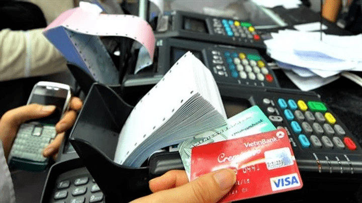 Có nên trang bị máy quẹt thanh toán tiền cho cửa hàng?